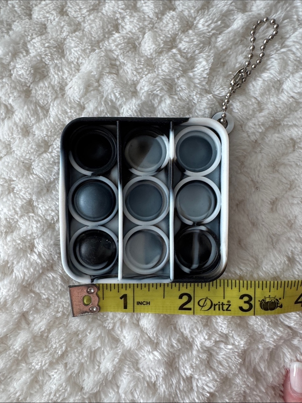 🎉🆕 Mini Pop It Keychain Fidget Toy Bundle – 12 Pieces + Extra Chain Links - Picture 3 of 4